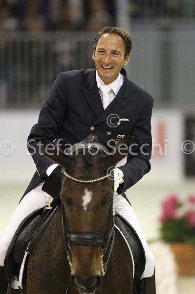 LAUGKS_MEGGLE\'S WELTTALL_MILANO_2011_SS3_9955.jpg